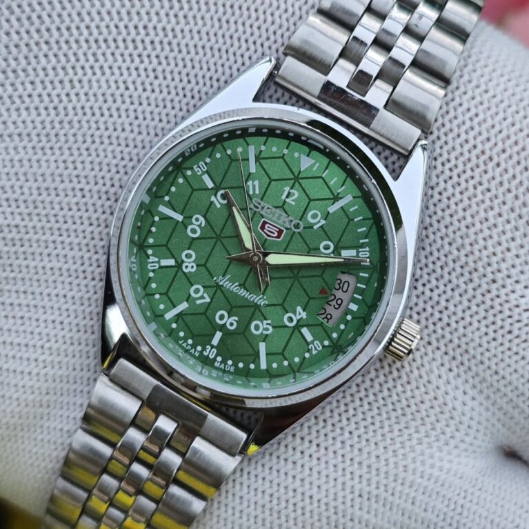 Seiko 5 Automatic Men steel back 17 Jewels vintage japanese Refurbished Mod Wrist watch champagne Green dial