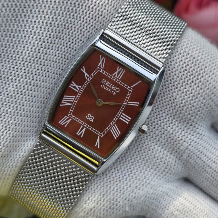 Seiko Tank Quartz Men's Silver tone sub-Second Roman Red dial Mod wrist watch
