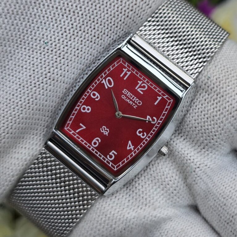 Seiko Tank Quartz Men's Silver tone sub-Second Roman Red dial Mod wrist watch