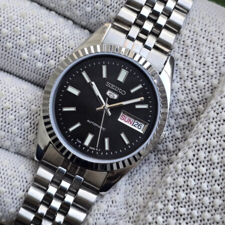 Seiko 5 Automatic Men's steel back 17 Jewels vintage japanese Wrist watch champagne Black dial