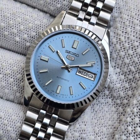 Seiko 5 Automatic Men's steel back 17 Jewels vintage japanese Wrist watch champagne blue  dial