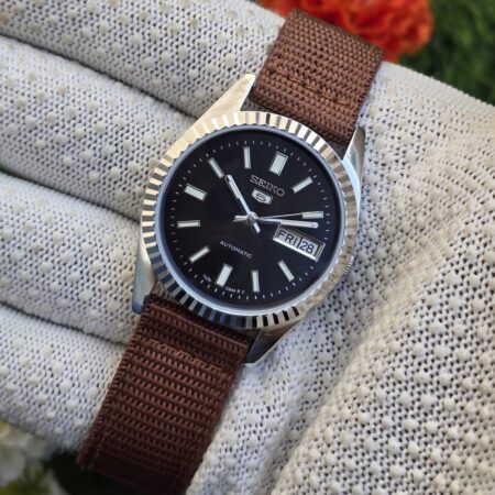 Seiko 5 Automatic Men's steel back 17 Jewels vintage japanese Wrist watch champagne Black dial