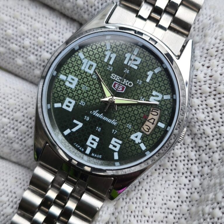Seiko 5 Automatic Men steel back 17 Jewels vintage japanese Refurbished Mod Wrist watch champagne Green dial