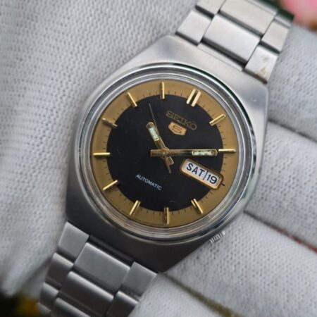 Vintage Seiko 5 Automatic Men steel back 17 Jewels original japanese Refurbished Wrist watch champagne Black dial